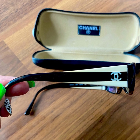 Chanel sunglasses, black & white and tortoise, with prescription. With case. - Picture 2 of 6